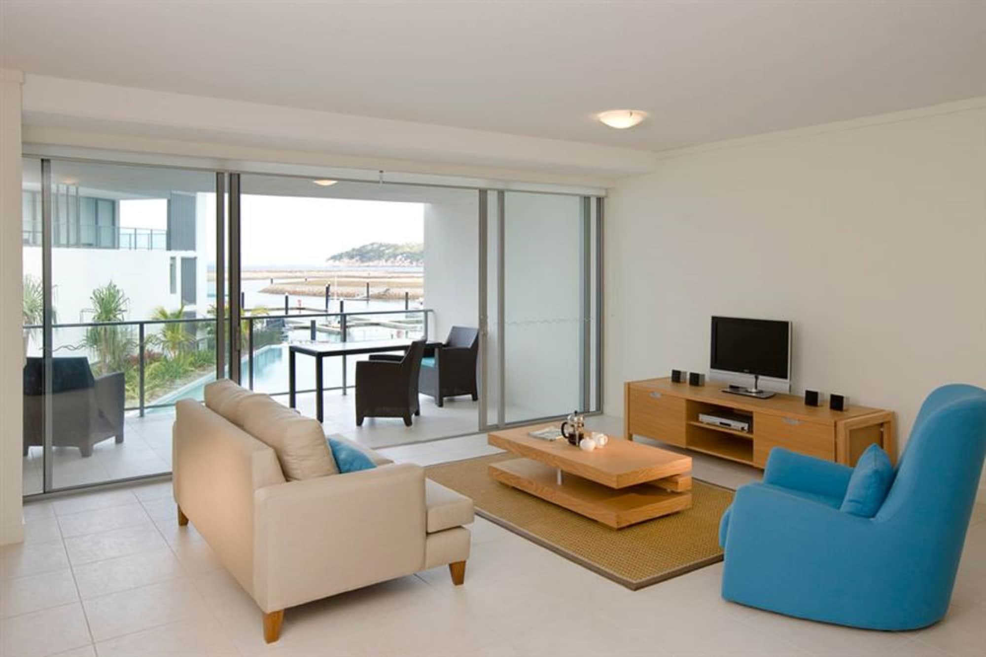 Peppers Blue On Blue Hotel Nelly Bay Exterior foto Living room