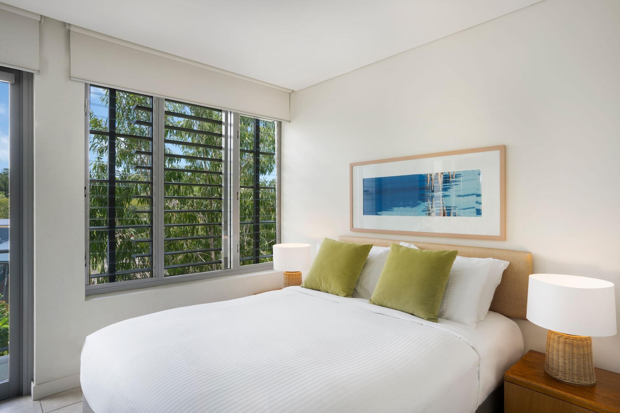 Peppers Blue On Blue Hotel Nelly Bay Exterior foto A bedroom at the hotel