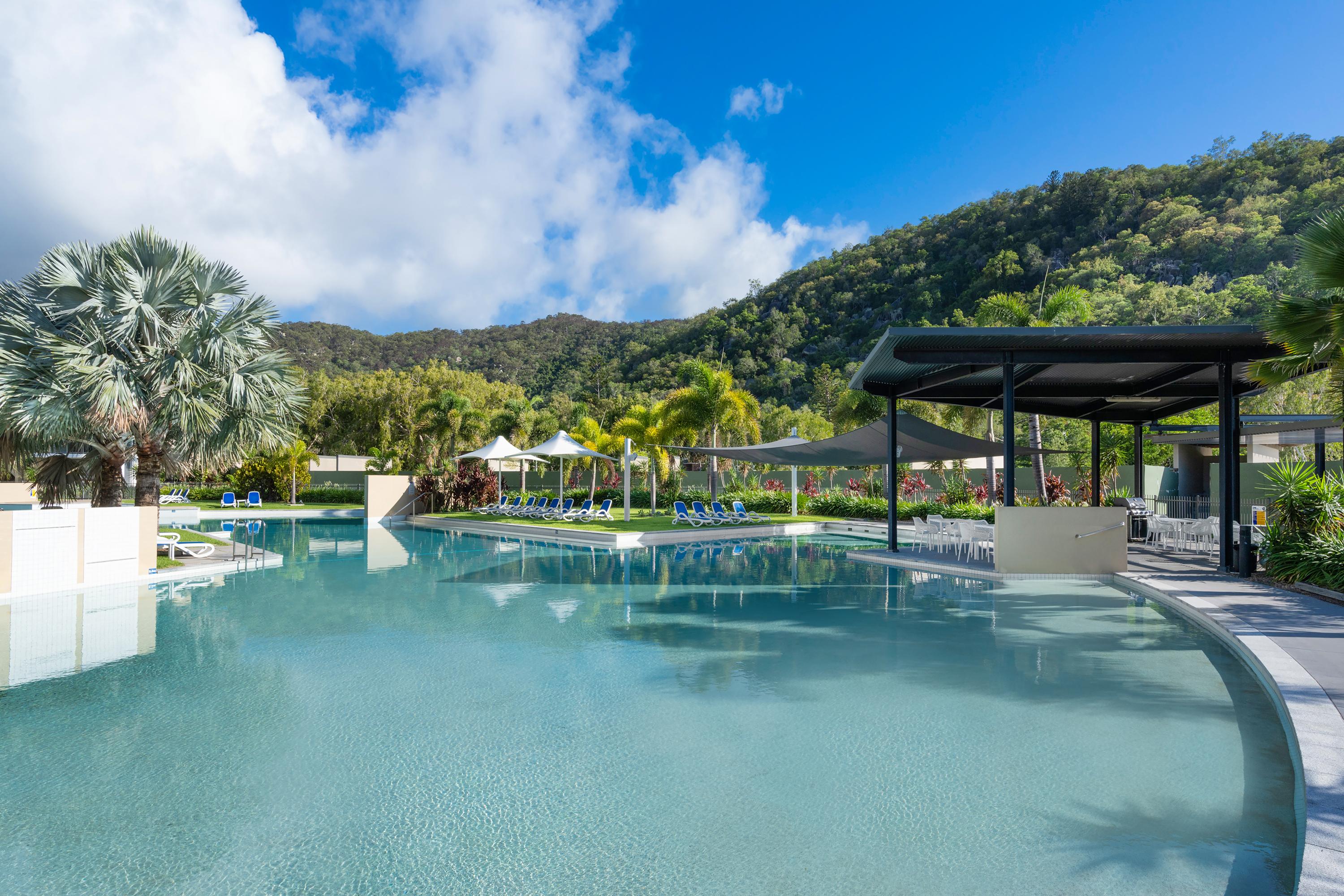 Peppers Blue On Blue Hotel Nelly Bay Exterior foto Pool at Peppers Spa