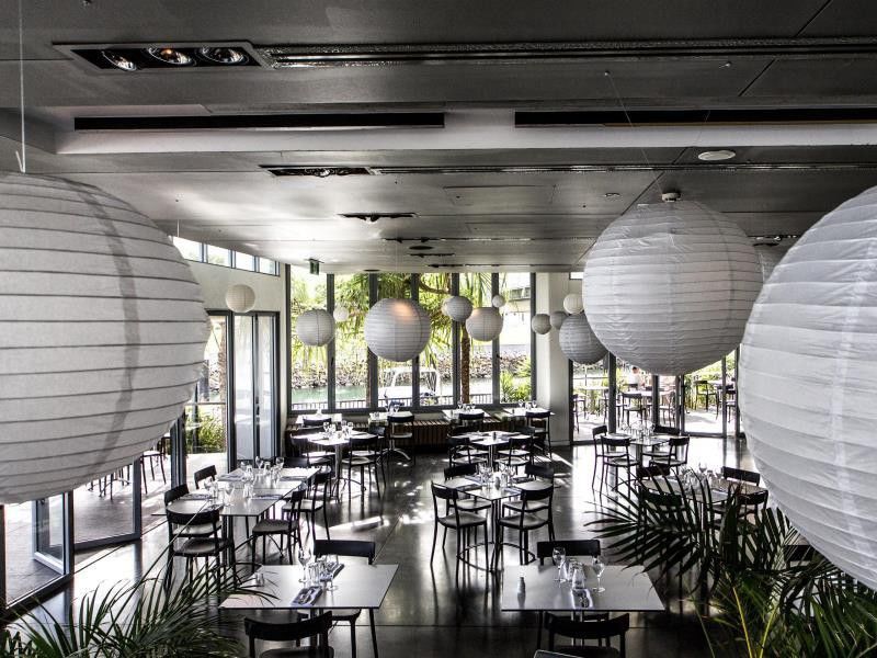 Peppers Blue On Blue Hotel Nelly Bay Exterior foto Interior of the restaurant