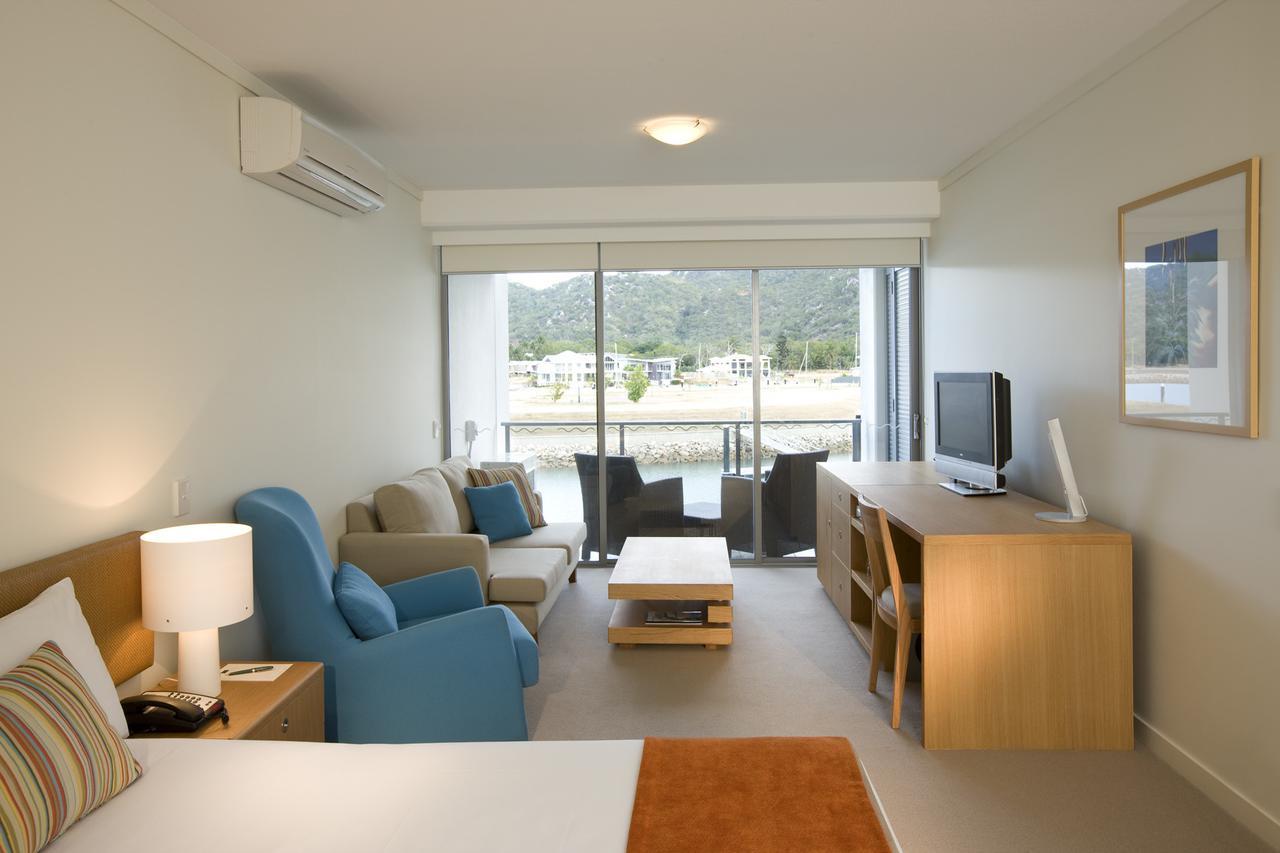 Peppers Blue On Blue Hotel Nelly Bay Exterior foto A typical apartment at the Village