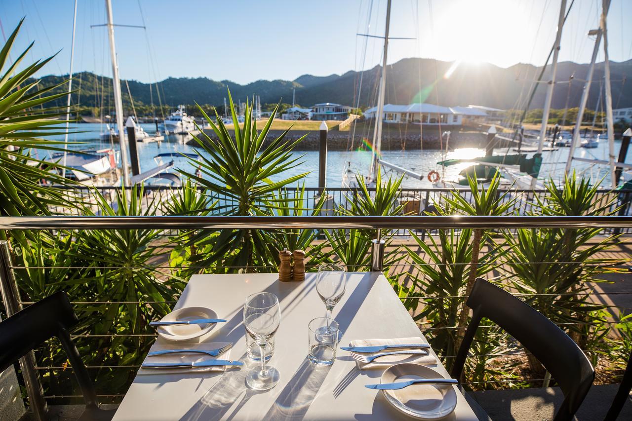 Peppers Blue On Blue Hotel Nelly Bay Exterior foto View of the restaurant